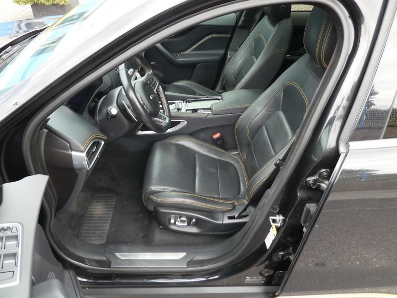 Jaguar F-Pace 300 SPORT 221kW 4x4  - fotka 10 z 15