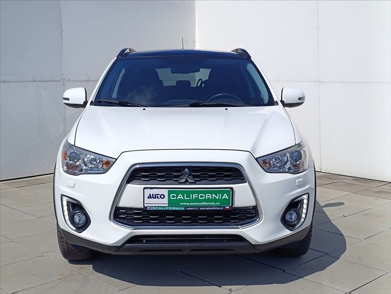 Mitsubishi ASX 1,6 DI-D 4x4 Kamera Navigace - fotka 3 z 37