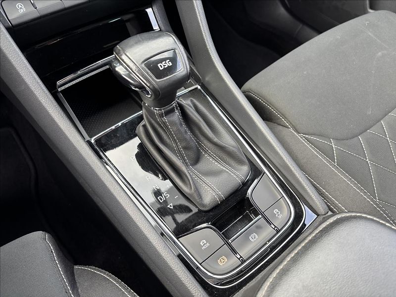 Škoda Karoq 2,0 TDI Sportline DSG ČR - fotka 37 z 41