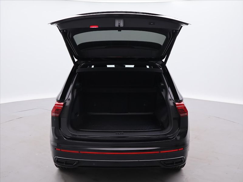 Volkswagen Tiguan 1,4 TSI PHEV 180kW R-Line DPH - fotka 9 z 33