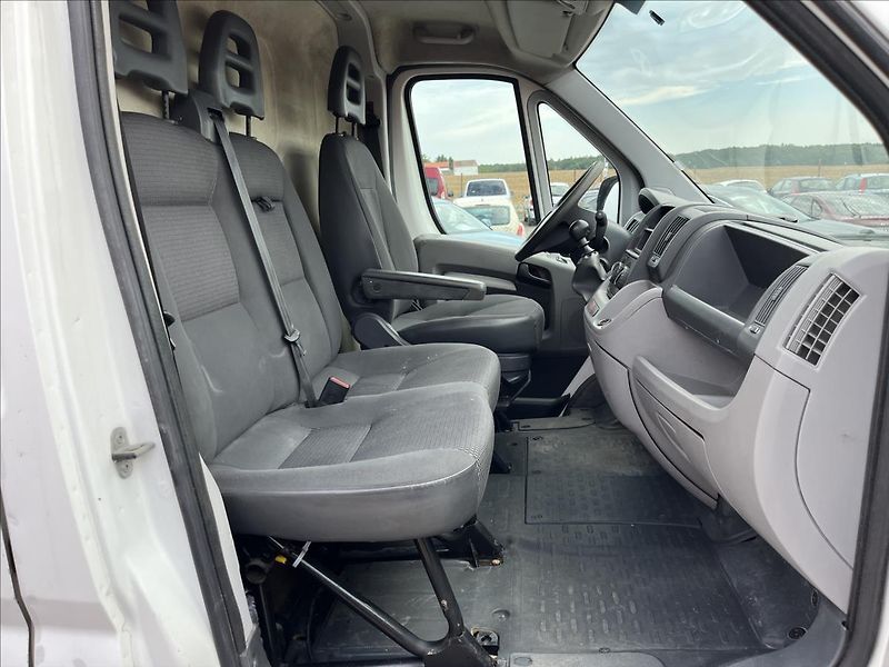Fiat Ducato 2.2 JTD L1H1 NOVÉ PNEU VSTŘIKY - fotka 11 z 28