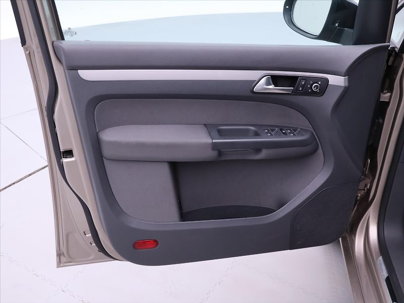 Volkswagen Touran 1,4 TSI 103kW DSG Match 1.Maj. - fotka 11 z 30