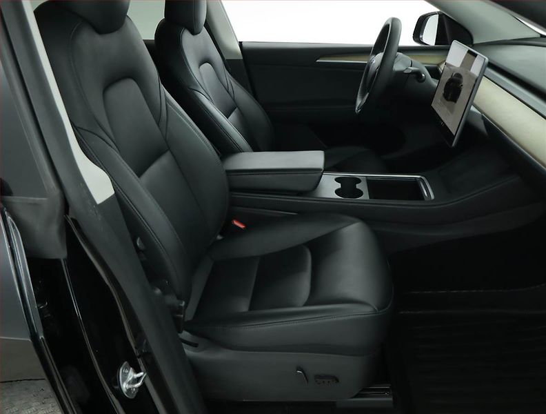 Tesla Model Y (2022) Long Range AWD 79kWh, SoH 89% - fotka 9 z 19