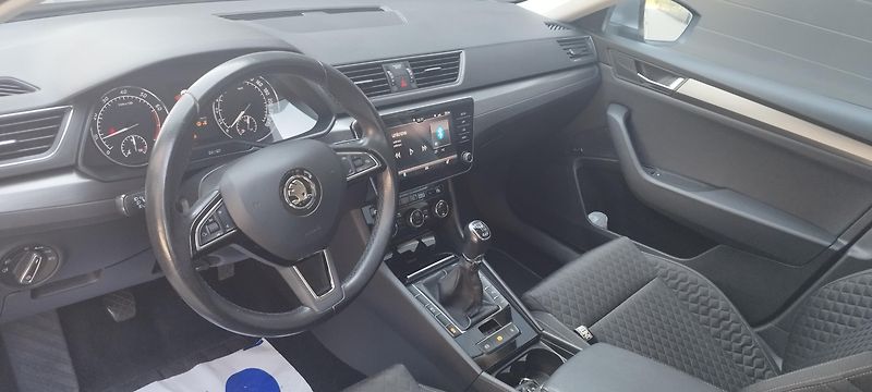 Škoda Superb 1.4TSi, 4x4 volat-608 081 843 - fotka 9 z 14