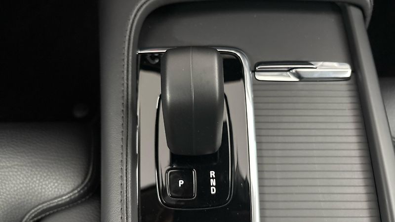 Volvo V90 2.0 B5 AUT Plus Dark - fotka 27 z 31