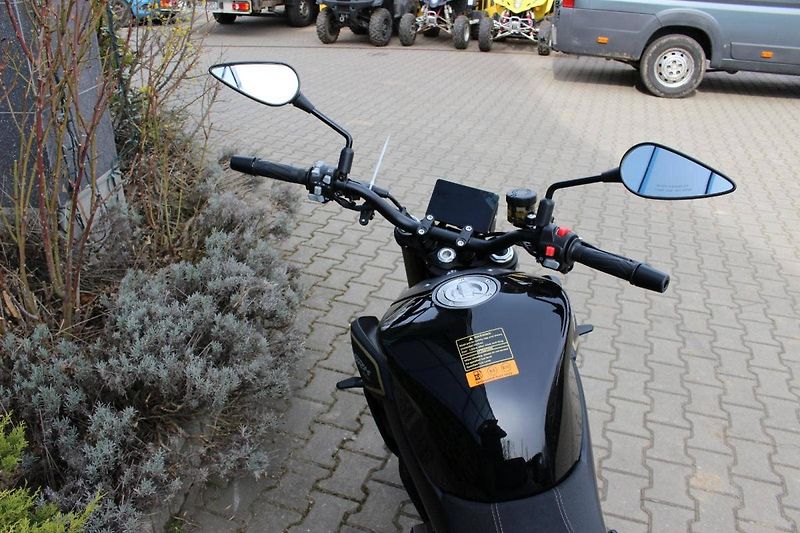 QJ Motor (2026) SRK 600   2026 ČERNÁ - fotka 6 z 9