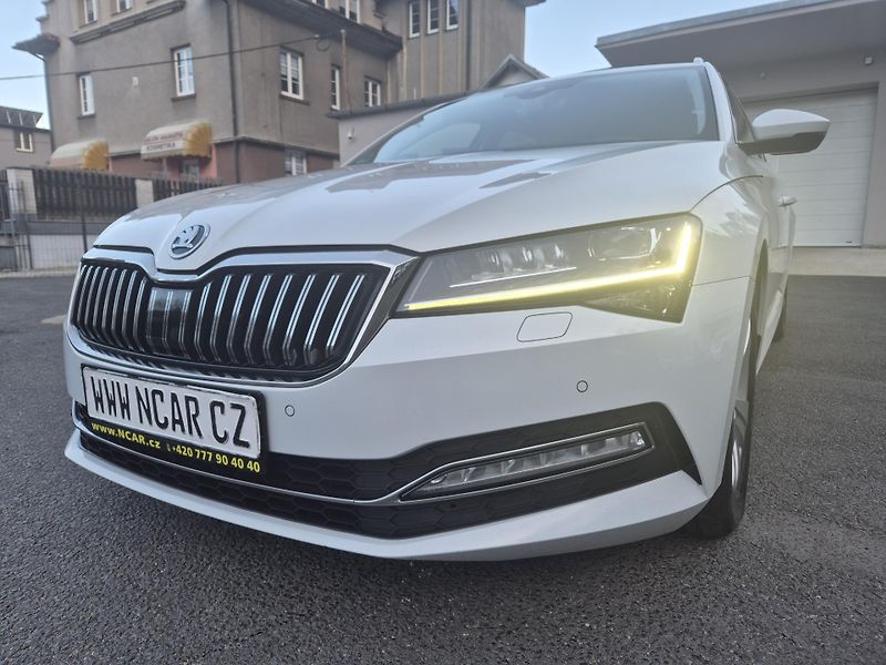 Škoda Superb Combi 2,0TDi DSG 110kw 17ALU - fotka 43 z 44