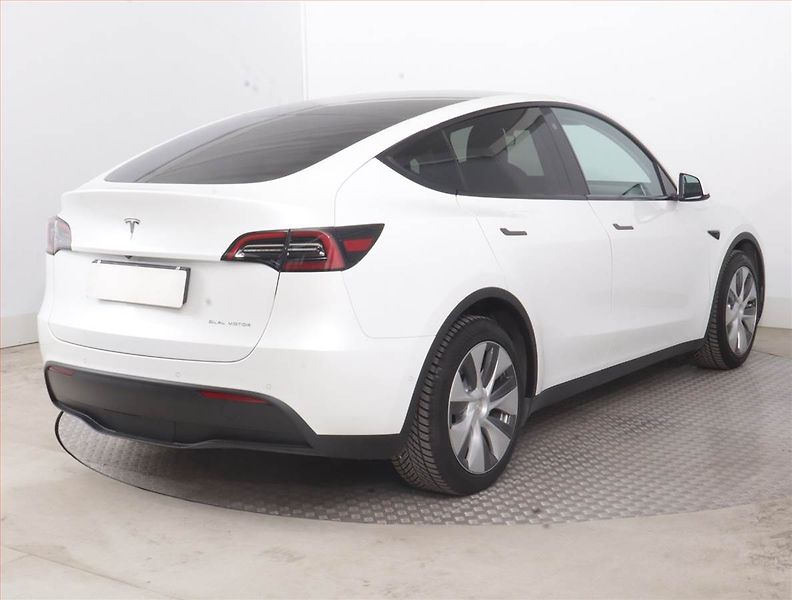 Tesla Model Y (2022) Long Range AWD 75kWh, SoH 89% - fotka 5 z 23