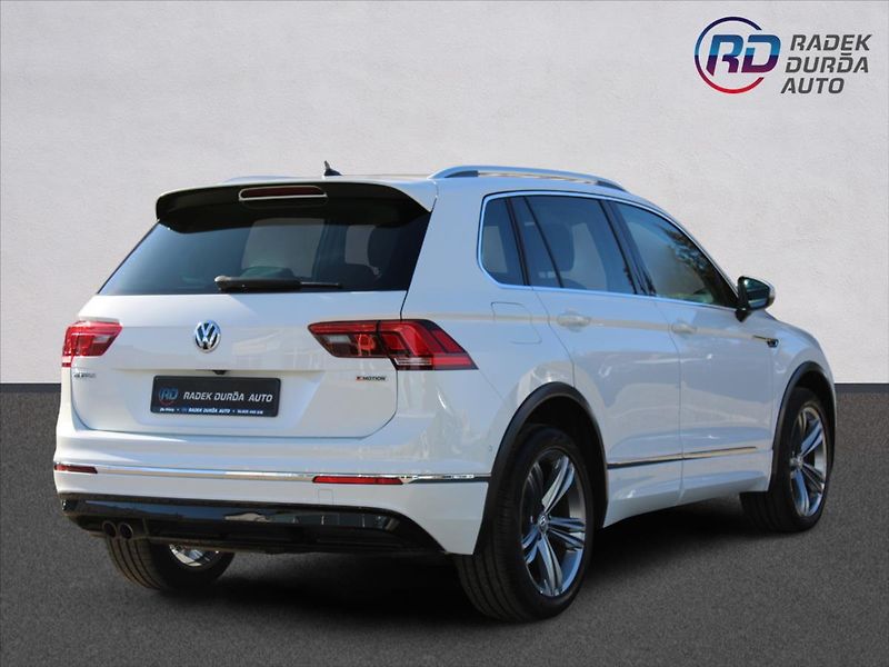 Volkswagen Tiguan 2,0 TDI  1.MAJ,A/T,4x4,R-LINE - fotka 5 z 41
