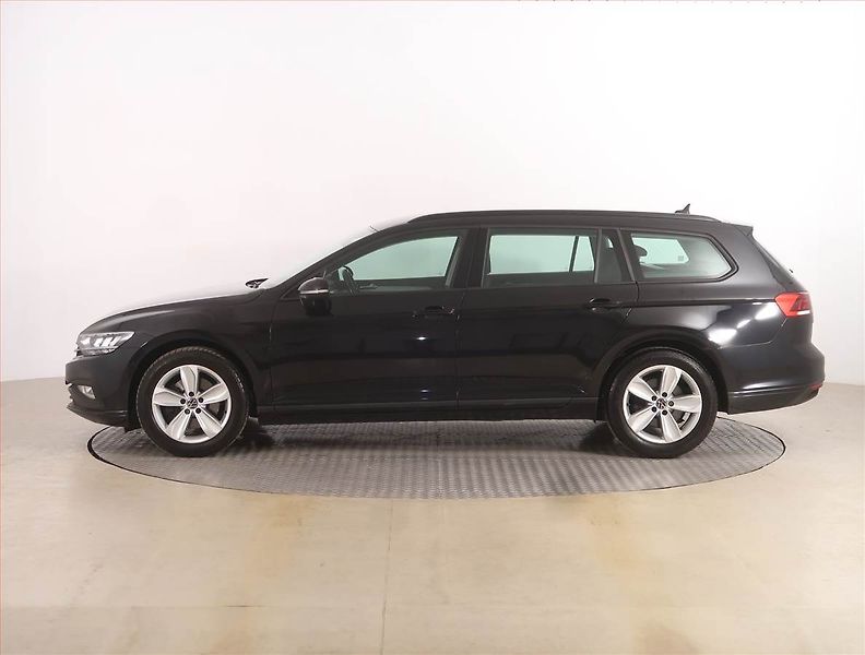 Volkswagen Passat (2022) 2.0 TDI, Automat, Serv.kniha - fotka 3 z 22