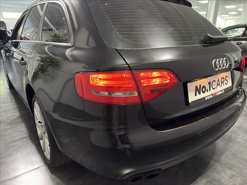 Audi A4 1,8   TFSI B8 BI-XENON ALU R18 - fotka 27 z 33
