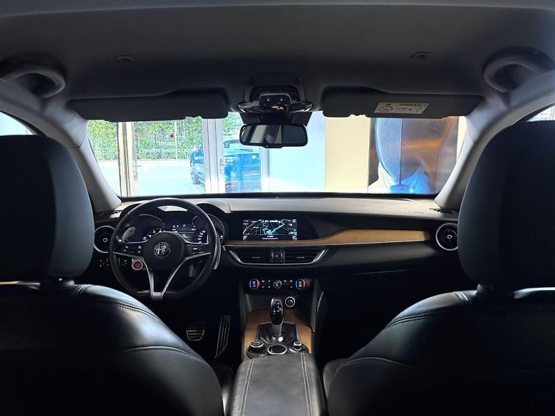 Alfa Romeo Stelvio (2017) 2.0T 280k AT8 ZF Q4 4x4 First - fotka 16 z 17