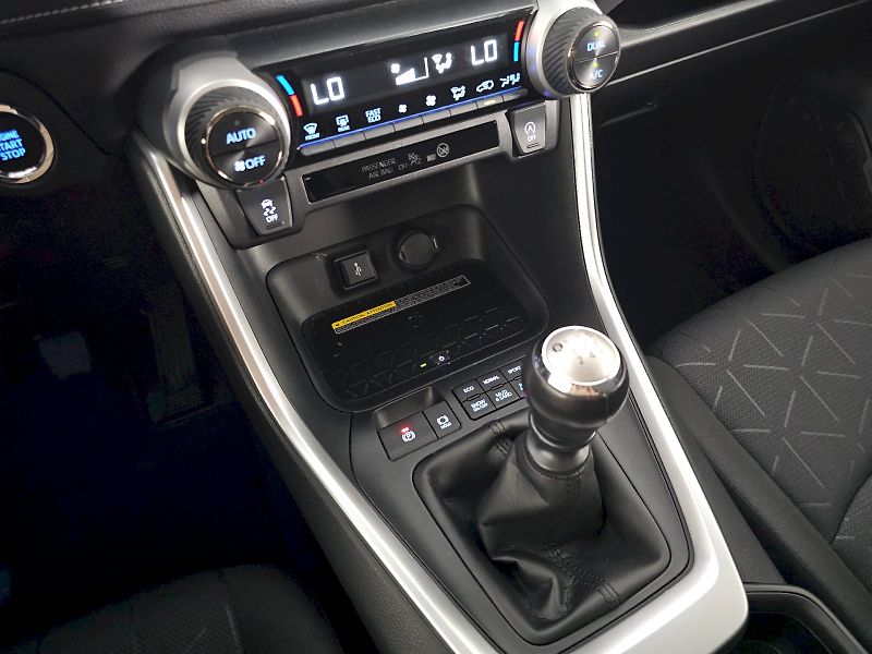 Toyota RAV4 (2022) 2.0i 4x4 6MT COMFORT STYLE - fotka 19 z 28
