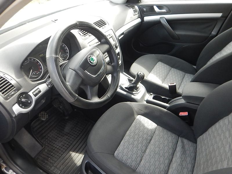 Škoda Octavia 1.9 TDi 77 kw ,motor- 60000 KM - fotka 14 z 16
