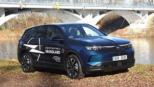 Nový Opel Grandland při první tuzemské testovací jízdě