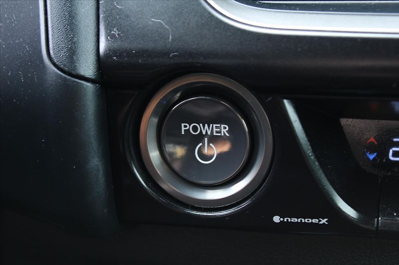 Lexus UX 250h 2.0 E-CVT 1.MAJITEL DPH ČR - fotka 18 z 27