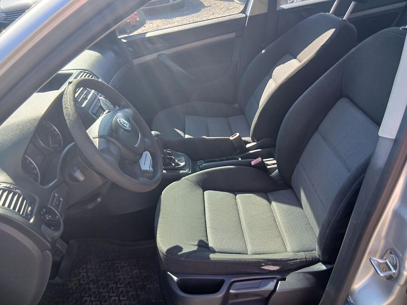 Škoda Octavia 1.6 TDI, Facelift, kosm. vady - fotka 17 z 27