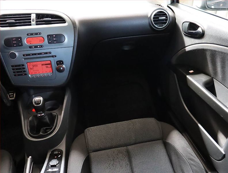 Seat Leon (2008) 2.0 TDI, nová STK, dobrý stav - fotka 8 z 16