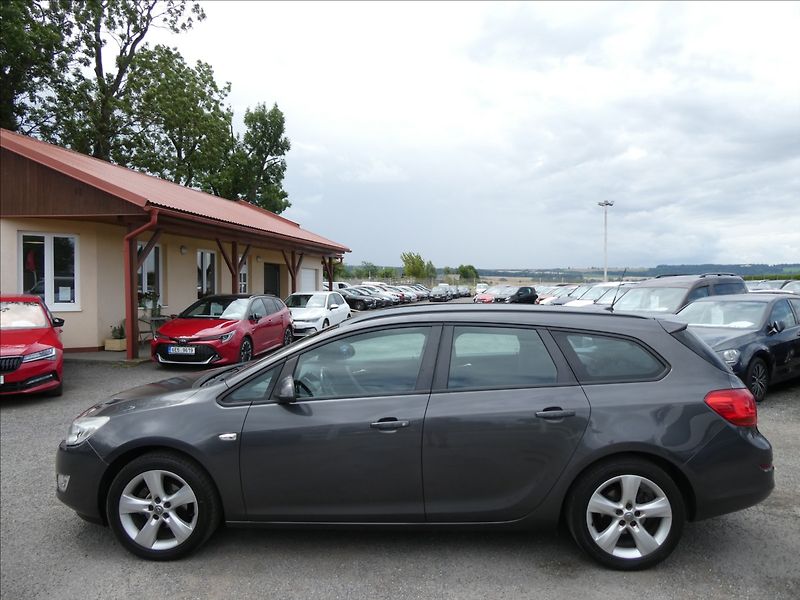 Opel Astra 1,4 88kW 2x kola, 2.majitel - fotka 5 z 38