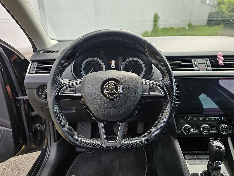 Škoda Octavia (2017) 1.6TDI HOCKEY EDITION - fotka 11 z 17