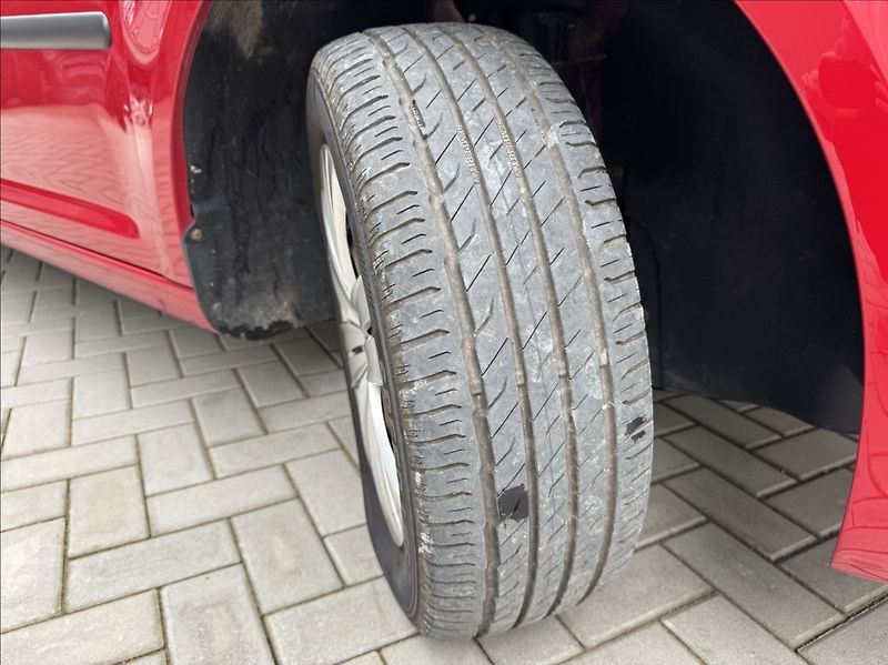 Volkswagen Caddy 1,6 TDI MAXI 7míst Webasto - fotka 41 z 50