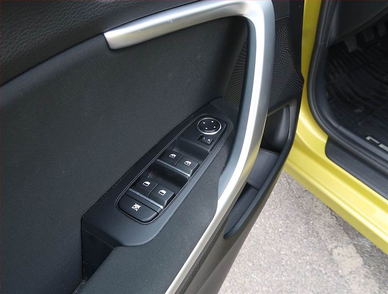 Kia Ceed (2022) Silver 1.5 T-GDI, Serv.kniha - fotka 16 z 17