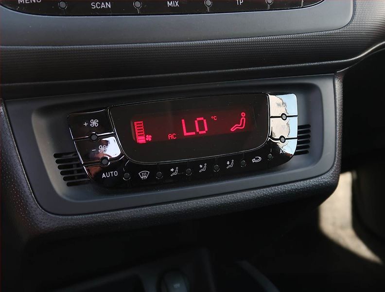 Seat Ibiza (2010) 1.6 i 16v, ČR,1.maj - fotka 15 z 17