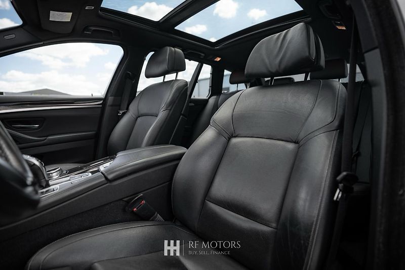 BMW Řada 5 (2013) M550d xDrive 280kW Touring - fotka 21 z 51