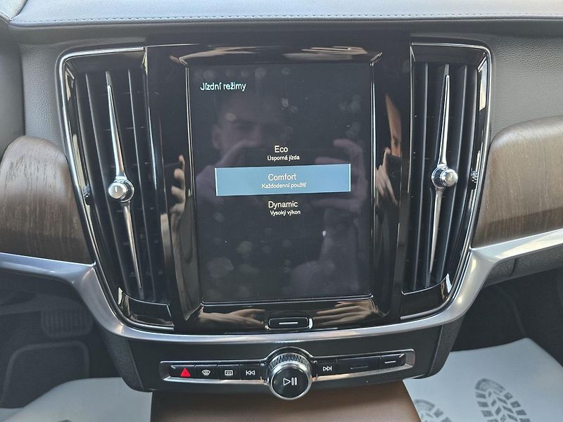 Volvo V90 221kW B6 4x4 R-DESIGN -DPH - fotka 21 z 45