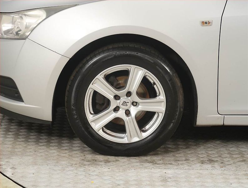 Chevrolet Cruze (2009) 1.6 i 16V, nová STK, v provozu - fotka 14 z 15