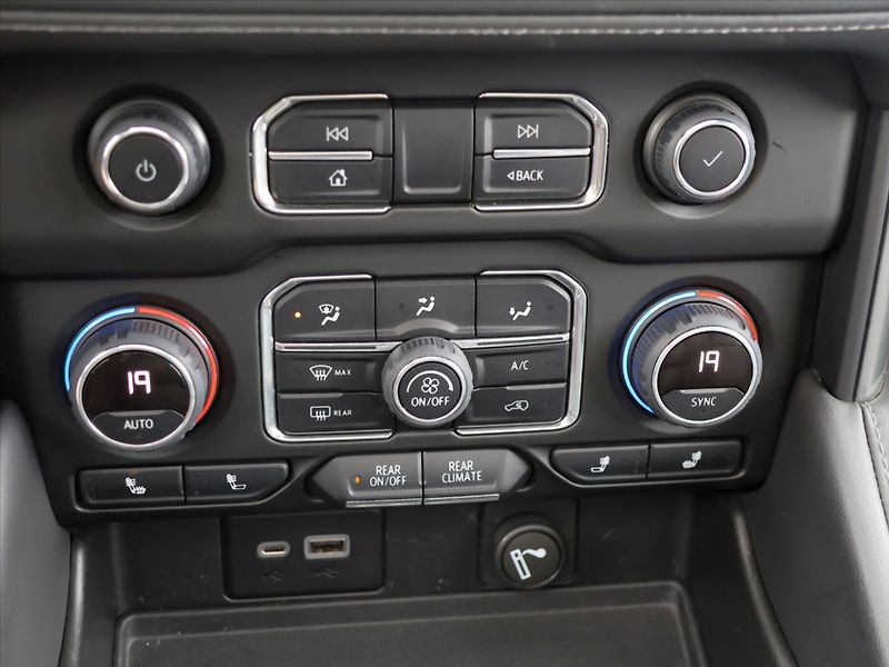 Chevrolet Tahoe 5.3 V8 Z71 265kW DPH - fotka 30 z 42
