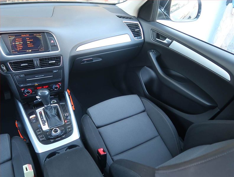 Audi Q5 (2010) 2.0 TDI, 4X4, Automat, Navi - fotka 7 z 20
