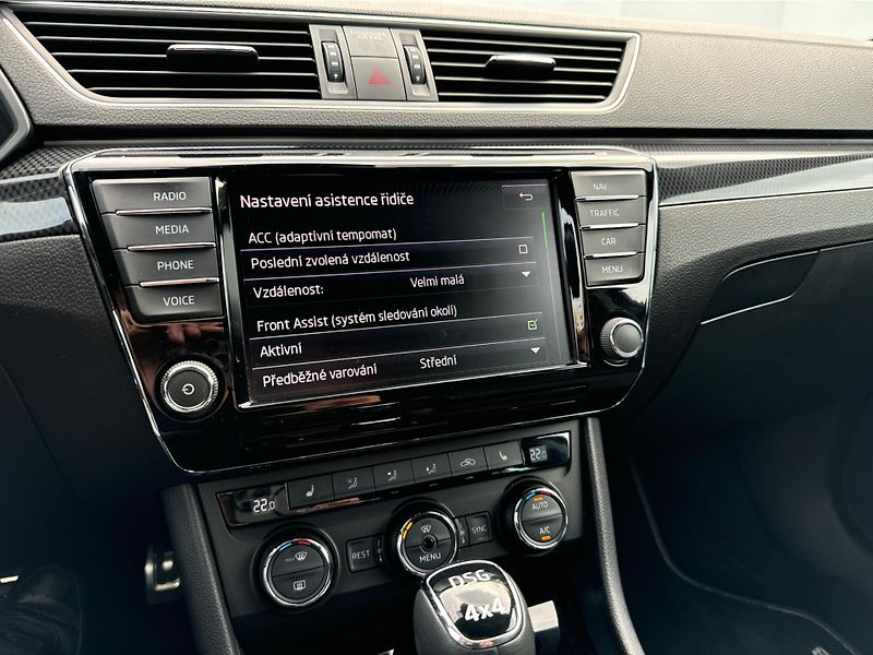 Škoda Superb Sportline 2.0 TDI DSG 4x4 - fotka 22 z 30