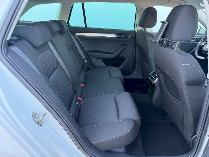 Škoda Superb (2023) 2.0 TDI 110kW Comfort Plus - fotka 24 z 35