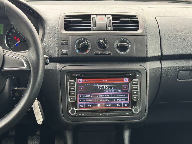 Škoda Fabia (2014) Elegance 1.2 TSI 63kW - fotka 19 z 29