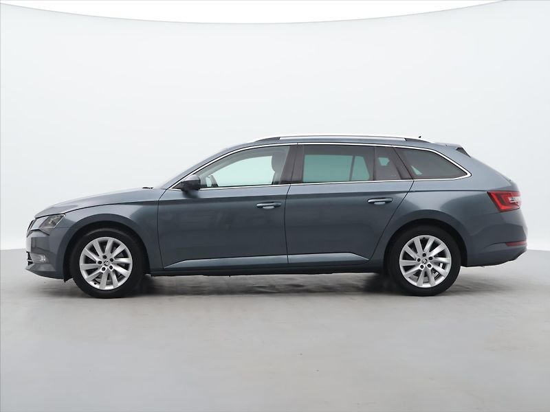 Škoda Superb 2,0 TDI DSG Style - fotka 4 z 36