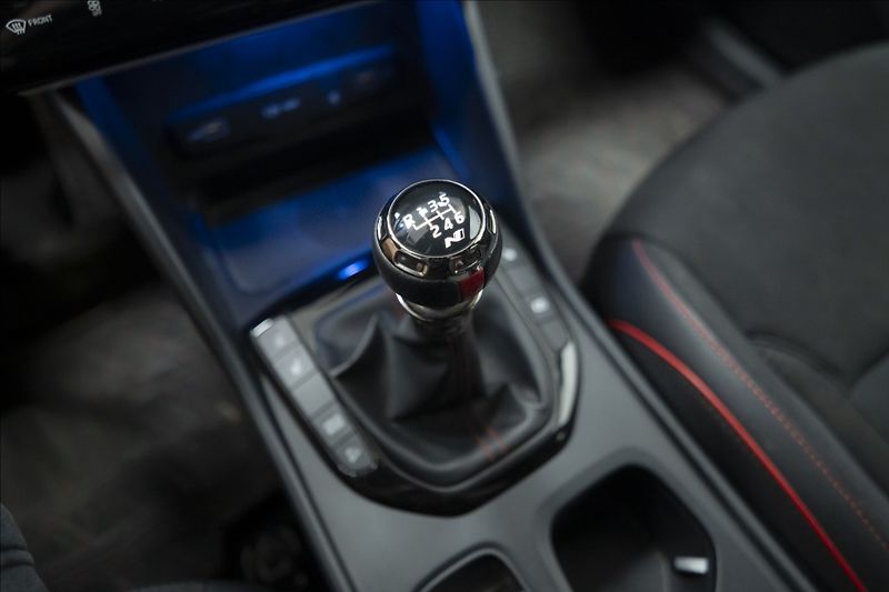 Hyundai Tucson 1,6 T-GDI N-LINE NAVI KAMERA - fotka 22 z 47