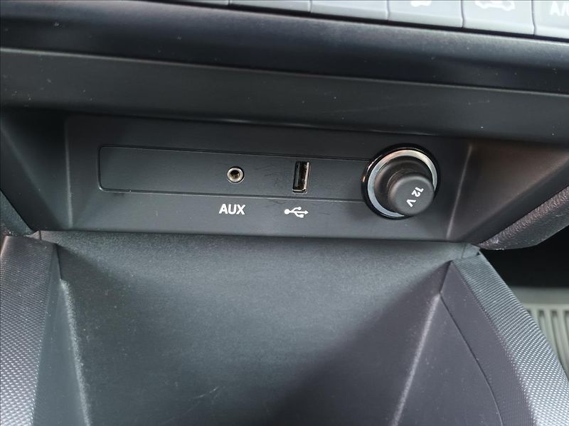 Škoda Fabia 1,2 TSI,66KW,DIGIKLIMA,TEMPOMA - fotka 35 z 36