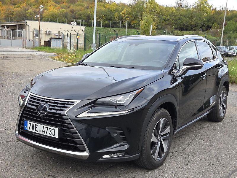 Lexus NX 300h (2018) na splátky všem od 10%akontace - fotka 1 z 16