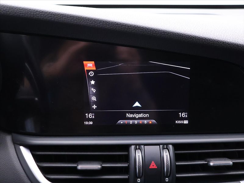 Alfa Romeo Giulia 2,1 JTD 110kW Aut. Navi Xenon - fotka 20 z 33
