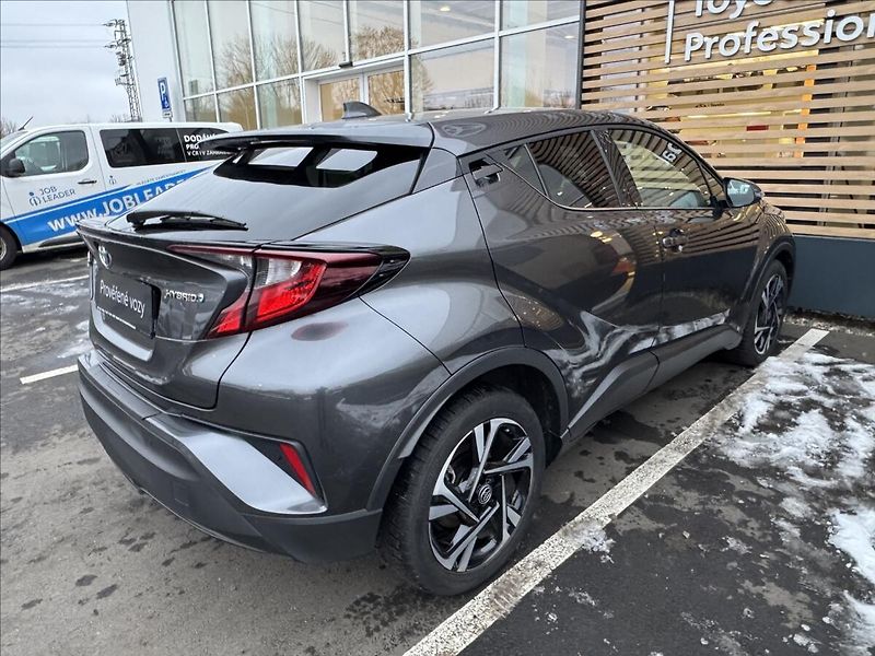 Toyota C-HR 1,8 STYLE - fotka 2 z 17