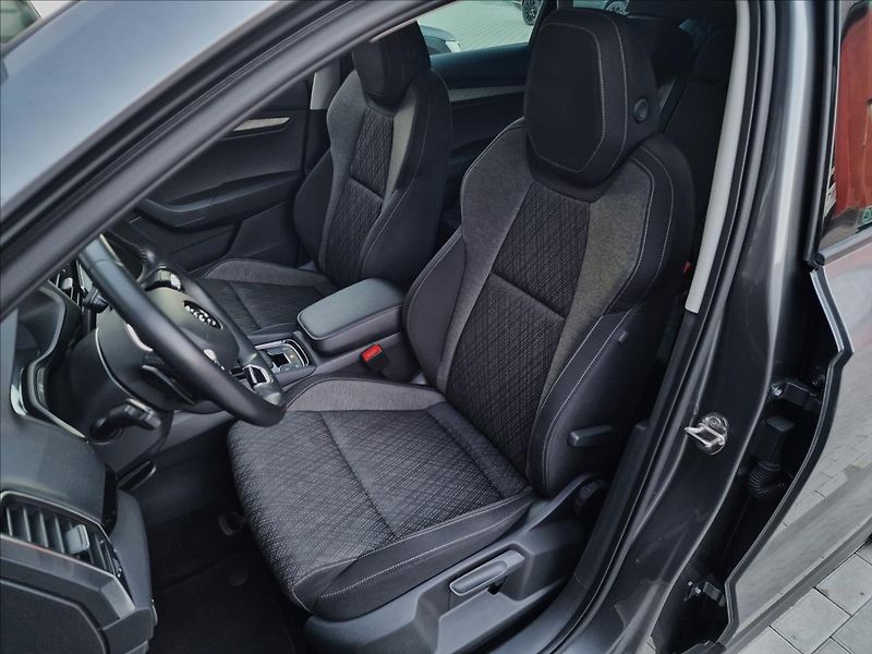 Škoda Karoq 2.0 TDI 110kW 4x4 DSG Style - fotka 35 z 50