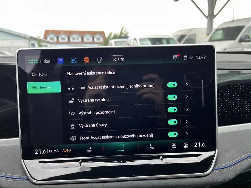Volkswagen Passat R-Line 2,0 TDI 110 kW  DSG - fotka 19 z 27
