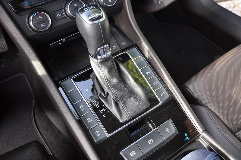 Škoda Superb III 2.0TDI 140kW KOMBI L+K - fotka 20 z 22