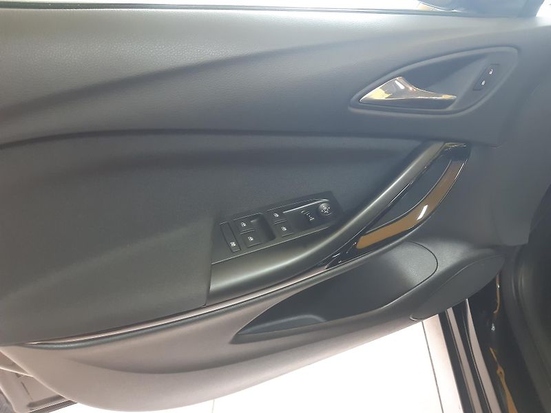 Opel Astra K 1.4 i 110KW NAVI KAMERA AUT. - fotka 20 z 26