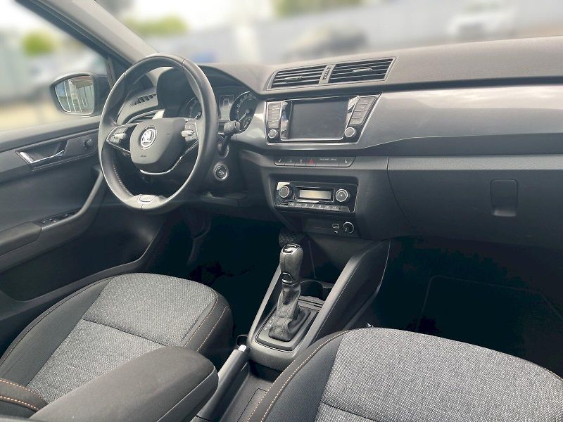 Škoda Fabia (2022) Ambition Plus 1.0 TSI DSG Navi - fotka 26 z 33