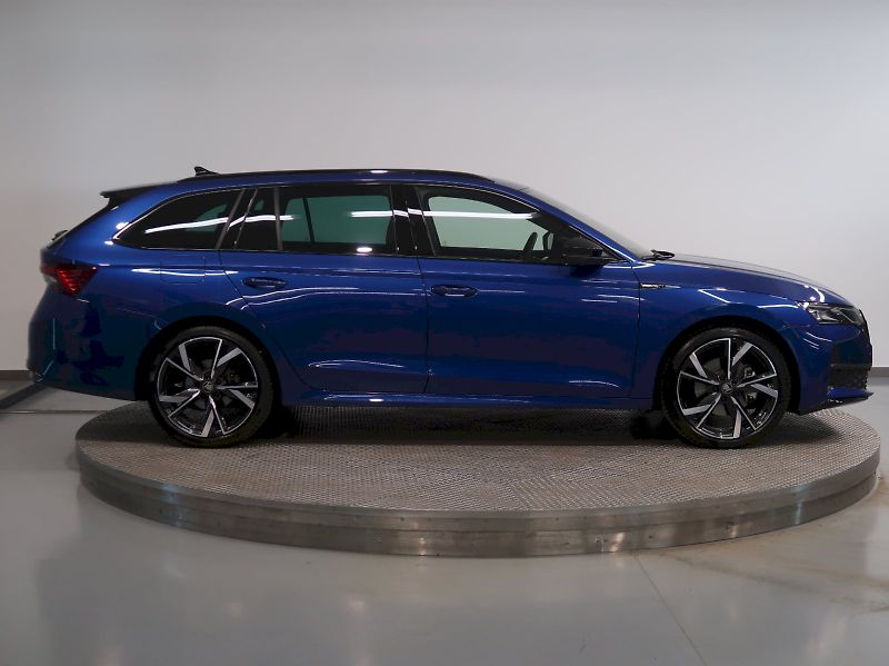 Škoda Octavia (2025) SPORTLINE 2.0TSI 150KW 4x4 DSG - fotka 8 z 44