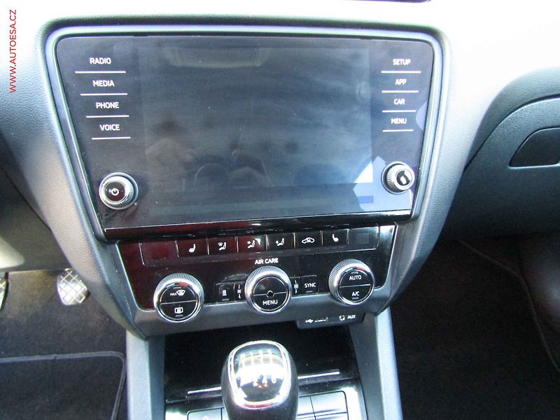 Škoda Octavia (2017) 2.0 TDi, 2.maj,ČR, Style, LED - fotka 12 z 18