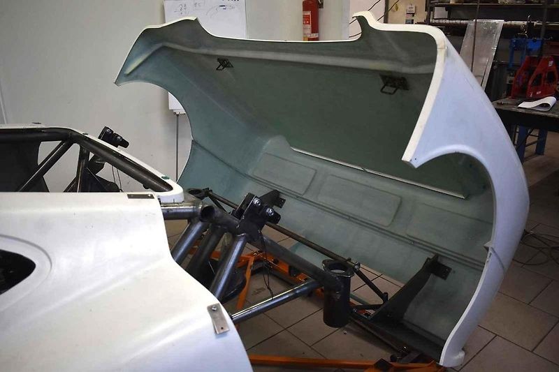 Další Tatra MTX zatím nejezdí, ale vnější vzhled se už rýsuje.