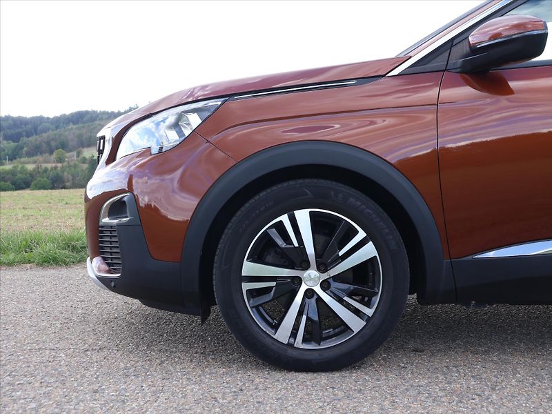Peugeot 3008 1,5 HDi 96kW Allure CZ - fotka 24 z 31